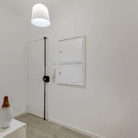 아파트 2bedroom In Reboleira Free Public Parking *