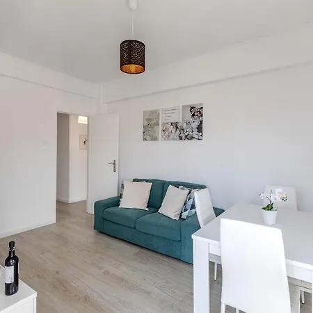 2bedroom In Reboleira Free Public Parking * 아마도라