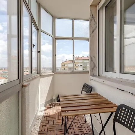 아파트 2bedroom In Reboleira Free Public Parking *