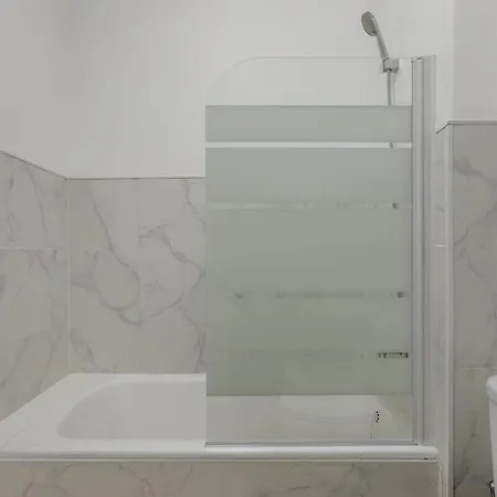 2bedroom In Reboleira Free Public Parking Διαμέρισμα *