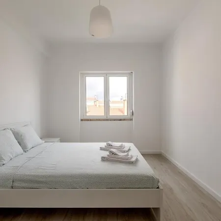 아파트 2bedroom In Reboleira Free Public Parking