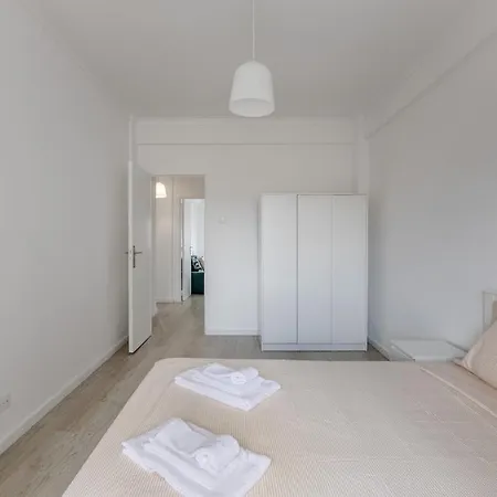 2bedroom In Reboleira Free Public Parking * 아마도라
