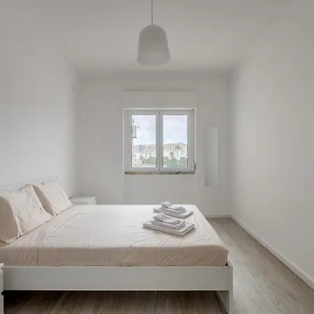 2bedroom In Reboleira Free Public Parking *