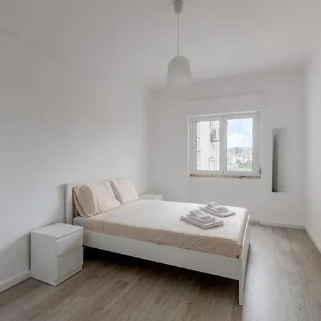 2bedroom In Reboleira Free Public Parking *