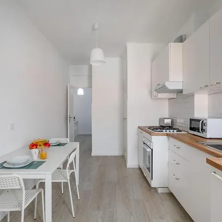 2bedroom In Reboleira Free Public Parking 아파트