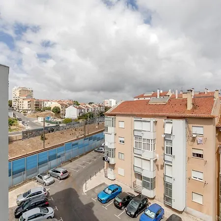 2bedroom In Reboleira Free Public Parking 아마도라